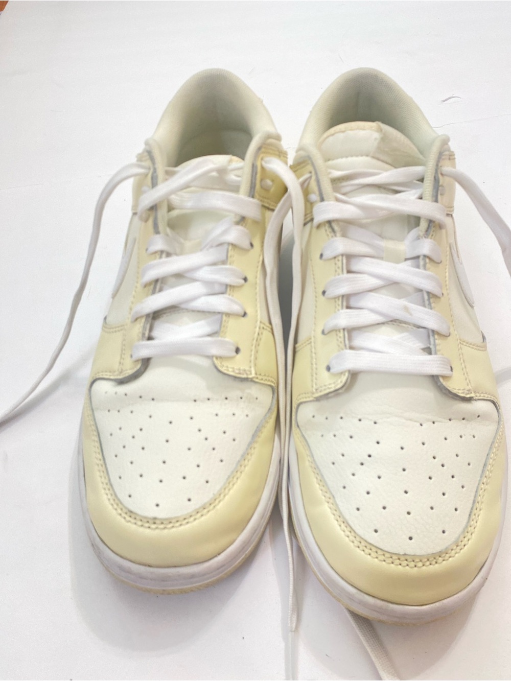 Nike Men's Low-Top Sneakers in White and Cream